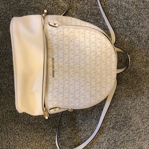 Michael Kors bag barely warn in perfect condition